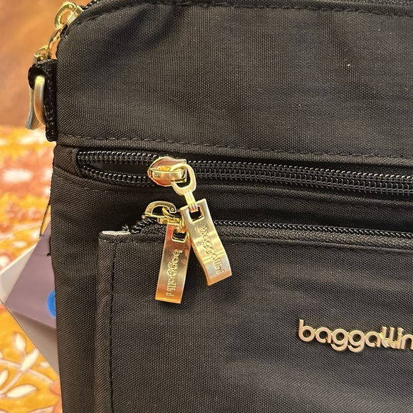 BAGGALLINI women’s Modern Pocket Crossbody - Picture 12 of 16